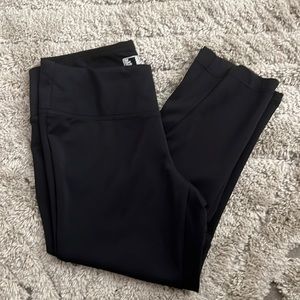 Black capri leggings